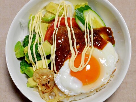 レトルトハンバーグで作る簡単ロコモコ丼